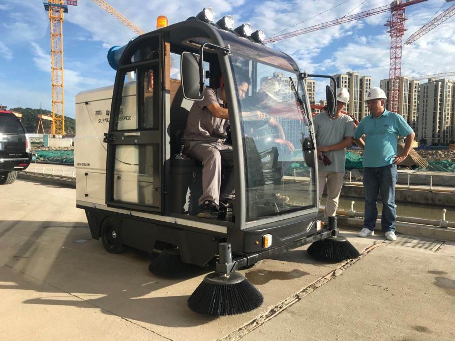 玉溪龙海市电动清扫车：现代城市清洁的新解决方案